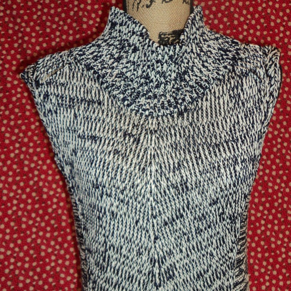 Sweater - Picture 2 of 5